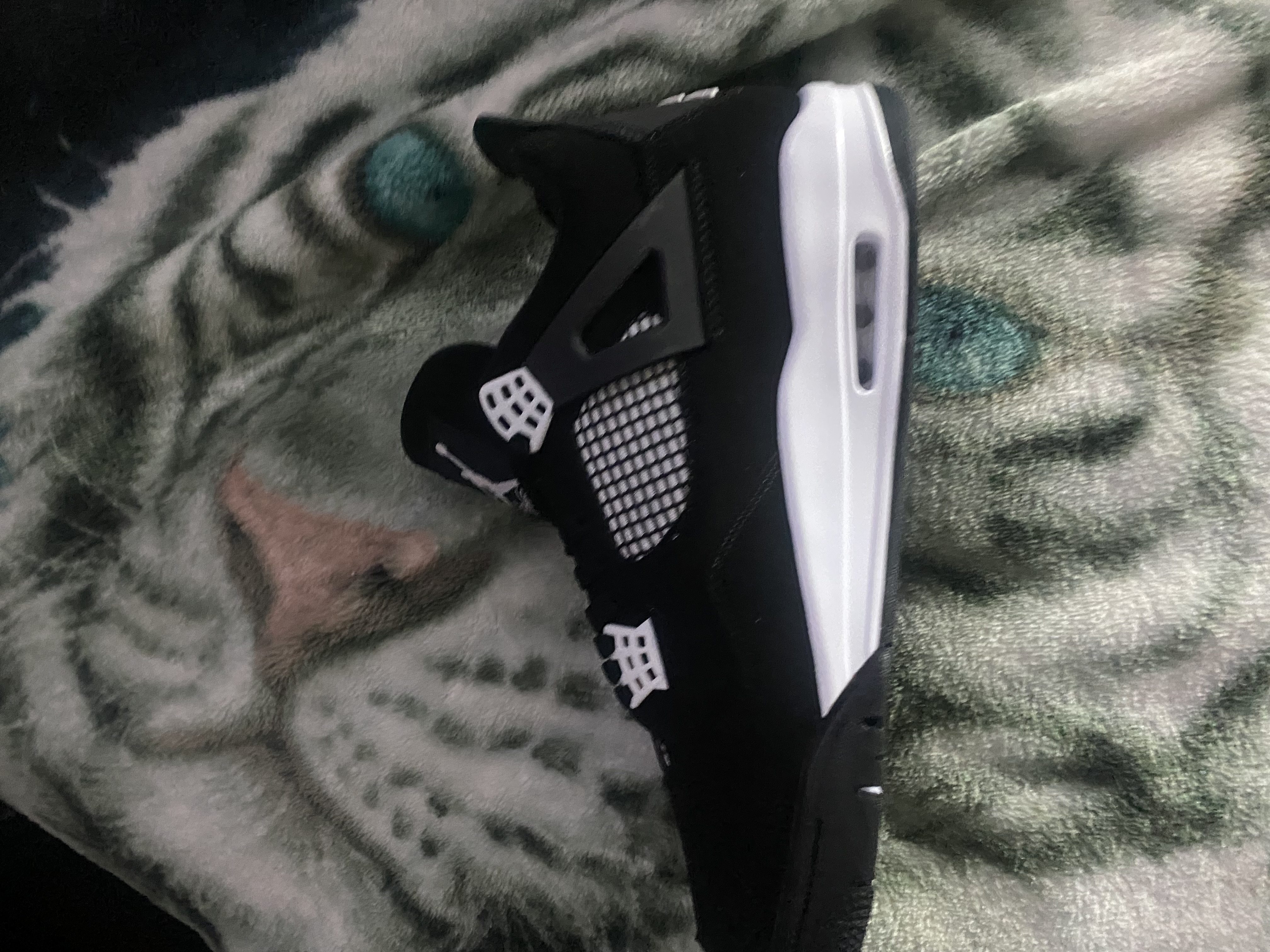 Jordan 4 Retro 'White Thunder'